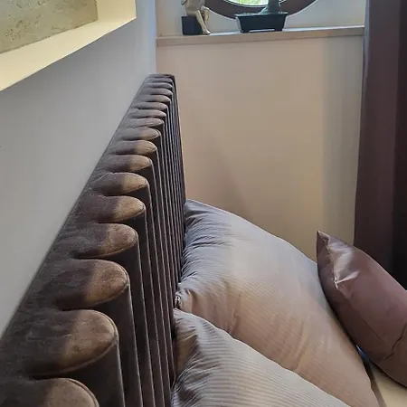 Ilaria, With A Royal Touch 奥帕提亚