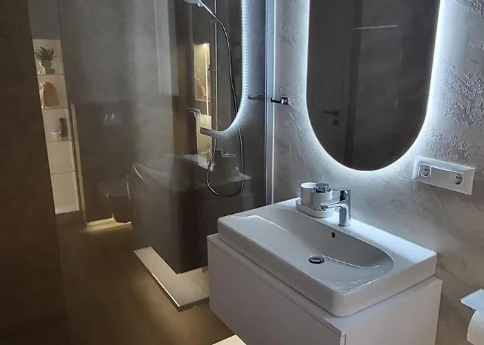 Ilaria, With A Royal Touch Опатия