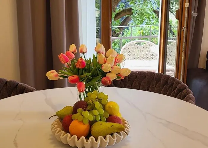 Ilaria, With A Royal Touch Опатия