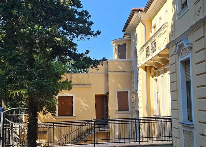 Ilaria, With A Royal Touch